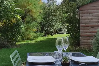 Image de 🐕La Patte Charentaise🐕 Avec parking privé. Le calme en ville.