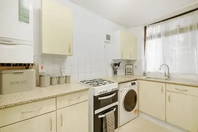 Image de Livestay Comfortable 2-Bedroom in West Kensington
