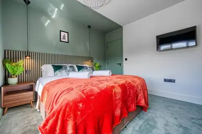 Stylish ~ 3 Bed Flat ~ Gr Floor