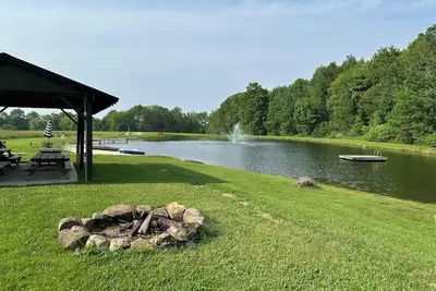 Image de Farmhouse at Memory Lake\nSleeps 6 - 3 bedrooms - 1 bath