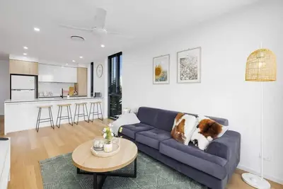 Image de Essentia Apartment 2br, 10mins walk to the Sur'f