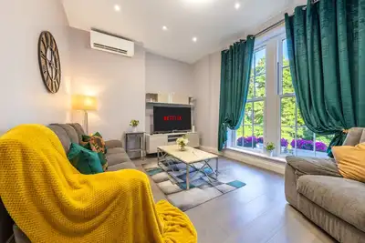 Image de Luxurious 2-bedroom, 2 bathrooms, located a 5-minute walk from Maida Vale Station