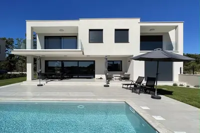 Image de Villa Valenina with heated pool in Croatia, 300 metres from the sea.