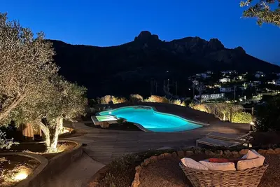 Image de \"Villa Eucalypta\"  - 5 min à pied de la plage, vue mer 180°