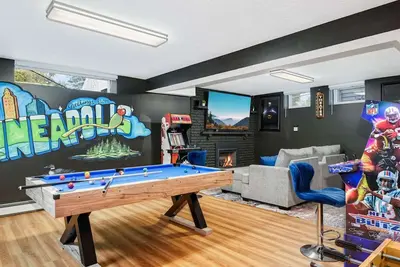 Image de Hot Tub Theatre Sauna Arcade Games Gym Sleeps10