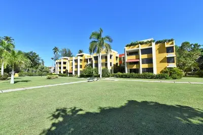 Image de Fully furnished just a minute from the beach.