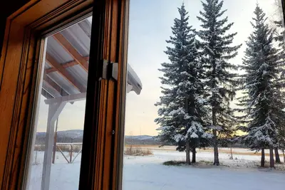 Image de Big sky aurora! Stunning views. On-Site Sled Dog tour available!