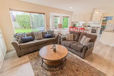 Image de Family Friendly Home, Hot Tub, Close to the Beach, Fenced Yard, Bikes, Toys