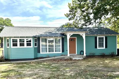 Image de Cozy cottage in peaceful, rural setting, 15min away from public beach on lake