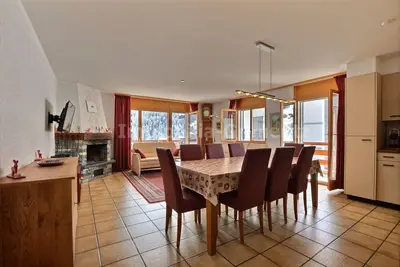 Image de Appartement très confortable pour 7 personnes, salon avec cheminée, coin cuisine avec lave-vaisselle