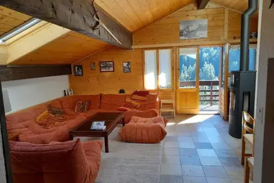 Image de Appartement confortable pour 7 personnes, salon avec poêle, coin cuisine avec lave-vaisselle, 1 cham