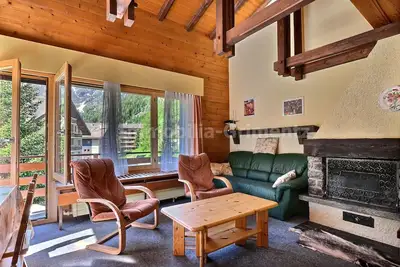 Image de Appartement de confort moyen sur 2 étages pour 6 personnes, salon, coin cuisine avec lave-vaisselle,