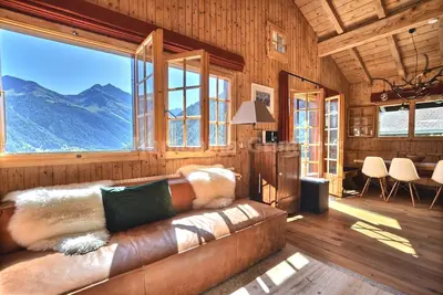 Image de Chalet très confortable sur 2 étages pour 7 personnes, salon avec cheminée, coin cuisine avec lave-v