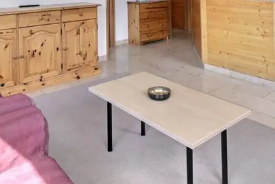 Image de Appartement confortable pour 4 à 6 personnes, salon avec 1 divan-lit double, coin cuisine avec lave-