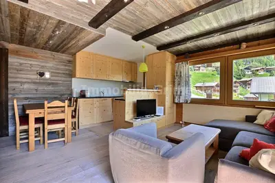 Image de Appartement confortable pour 4 à 6 personnes, salon avec 1 divan-lit, coin cuisine avec lave-vaissel