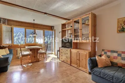Image de Studio confortable pour 2 à 4 personnes, salon avec 2 lits et 2 divans-lits, coin cuisine avec lave-