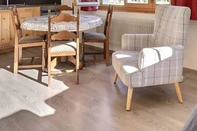 Image de Appartement confortable pour 2 à 4 personnes, salon avec 2 lits, coin cuisine avec lave-vaisselle, 1