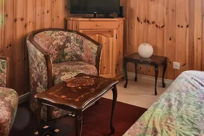 Image de Appartement de confort moyen pour 4 à 5 personnes, petit salon, cuisine séparée avec lave-vaisselle,