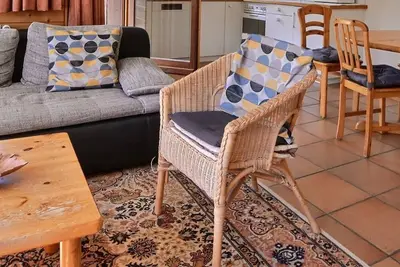 Image de Appartement confortable pour 4 à 5 personnes, salon, coin cuisine avec lave-vaisselle, 1 chambre à 1