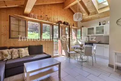 Image de Appartement très confortable pour 4 personnes, salon avec poêle, coin cuisine avec lave-vaisselle, 1