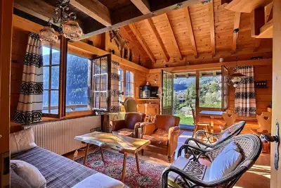 Image de Chalet confortable sur 2 étages pour 6 à 7 personnes, salon, coin cuisine avec lave-vaisselle, 1 cha