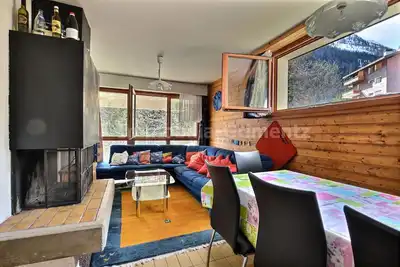 Image de Appartement de confort moyen pour 5 personnes, salon avec cheminée, coin cuisine avec lave-vaisselle