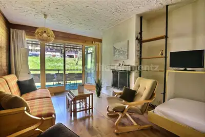 Image de Appartement de confort moyen pour 4 personnes, salon avec cheminée, 1 lit et 1 divan-lit, coin cuisi