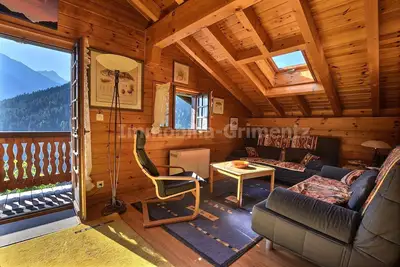 Image de Appartement confortable pour 2 à 4 personnes, salon avec 1 divan-lit, coin cuisine, 1 chambre à 1 li