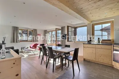 Image de Appartement confortable pour 6 personnes, salon, coin cuisine avec lave-vaisselle, 2 chambres à 1 li