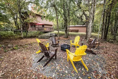 Image de Robin's Nest ~ Hot tub ~ Firepit ~Kids Indoor Treehouse ~Gameroom ~Close to Ski