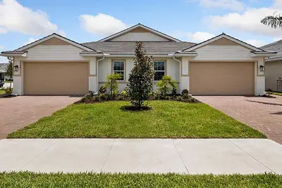 Image de Tropical & Gorgeous Brand-New Villa in Naples!