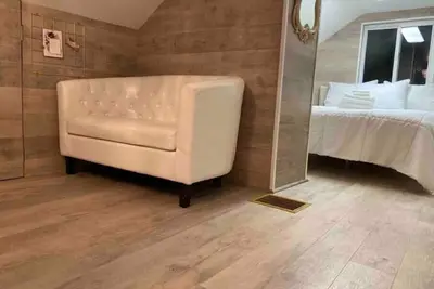 Prime Location Lodge\n