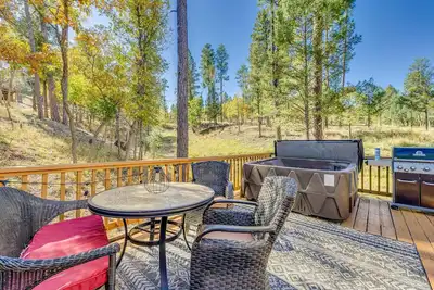 Image de Ruidoso Rental w/ Private Hot Tub: Walk to Midtown