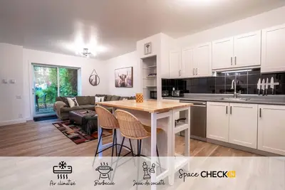 Image de Le Hike Stop | Mont-Ste-Anne | Barbecue | Climatisation | Spa