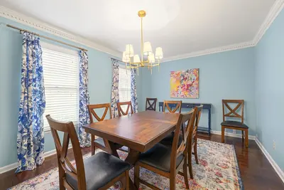 Image de Beautiful & large Newly renovated 4 Bedroom house.