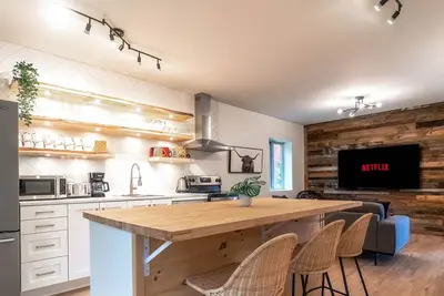 Image de Le Bike Stop | Mont-Ste-Anne | Barbecue | Climatisation | Sauna