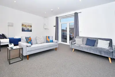 Image de One Bedroom - Sleeps 4-Appartement-Salle de bain privée