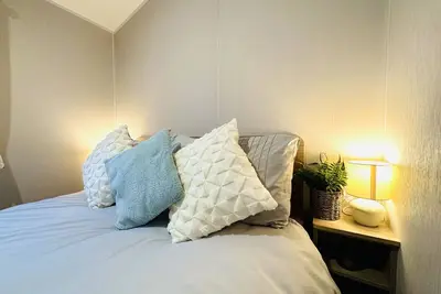 Image de Roulotte-Prestige-Salle de bain privée séparée-Vue sur le bois-Beach Grove