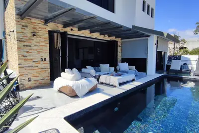 Image de Lovely little house with a pool & jacuzzi close to the beach