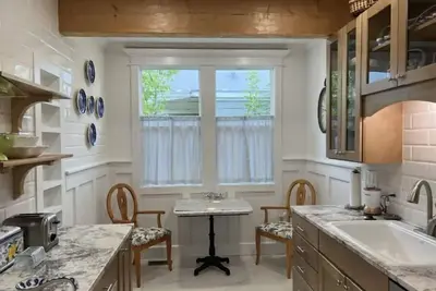 Image de Quality and Detail: 3 Blks Med Center & Downtown