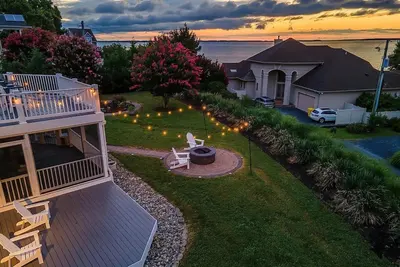 Image de Spacious 4br Home w/waterviews! Recently updated, game room, roof top deck.