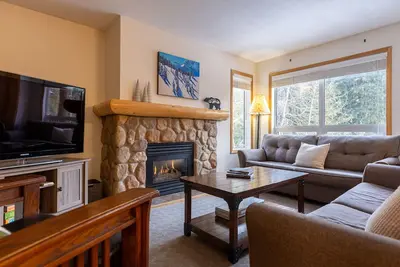 Image de Your Mountain Getaway Awaits at Fernie Alpine Resort with Private Hot Tub