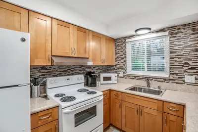 Image de Insurance & Ale Friendly  3br Plymouth Home Pets Welcome