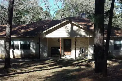 Image de Spacious Cottage in the Pines! 4. 5 miles to Bastrop; 29 miles to Cota