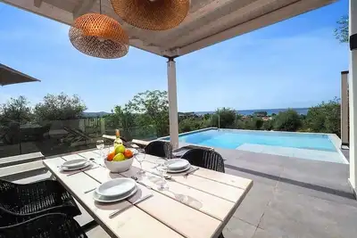 Modern Villa, A/C, Private Pool, Superb Setting & Sea Views 15mins walk to Acharavi or Roda Beach!