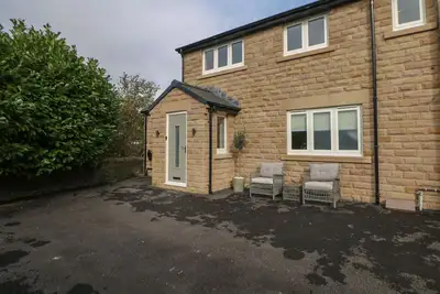 Netherdale House, pet friendly, with a garden in Buxton