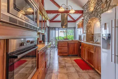 Image de L'idyllique Villa Novela est idéale pour des vacances au bord de la mer.