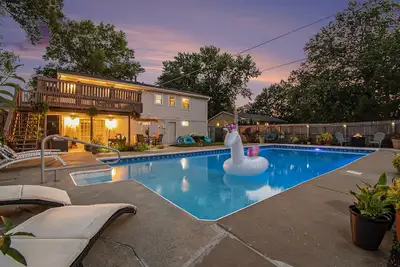 Image de Family Gem with swimming pool and\nArcade game.