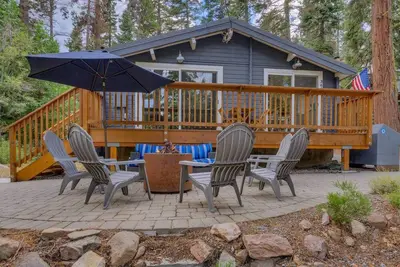 Image de Blackwood Bungalow by Tahoe Getaways - West Shore Luxury 3 Br - Walk to Lake, Pet Okay