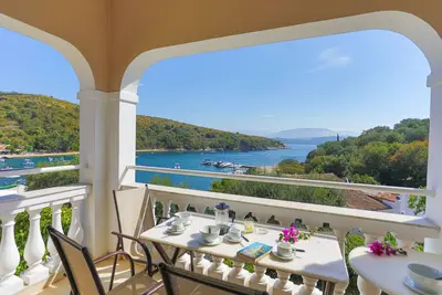 Image de Evanna: 3-Bedroom Apartment in Agios Stefanos, Corfu - Sleeps 6